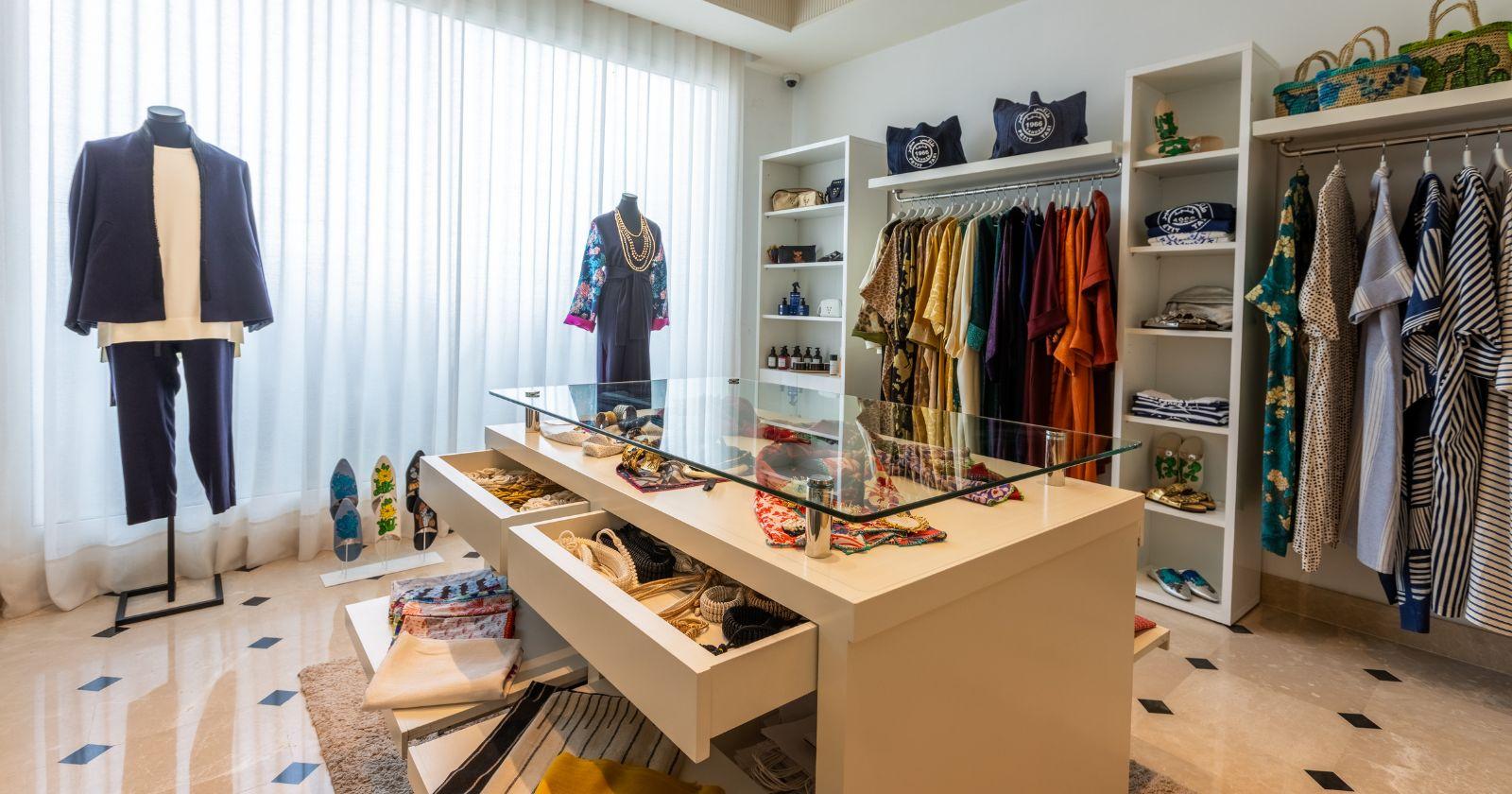 LA BOUTIQUE BY LAS CHICAS