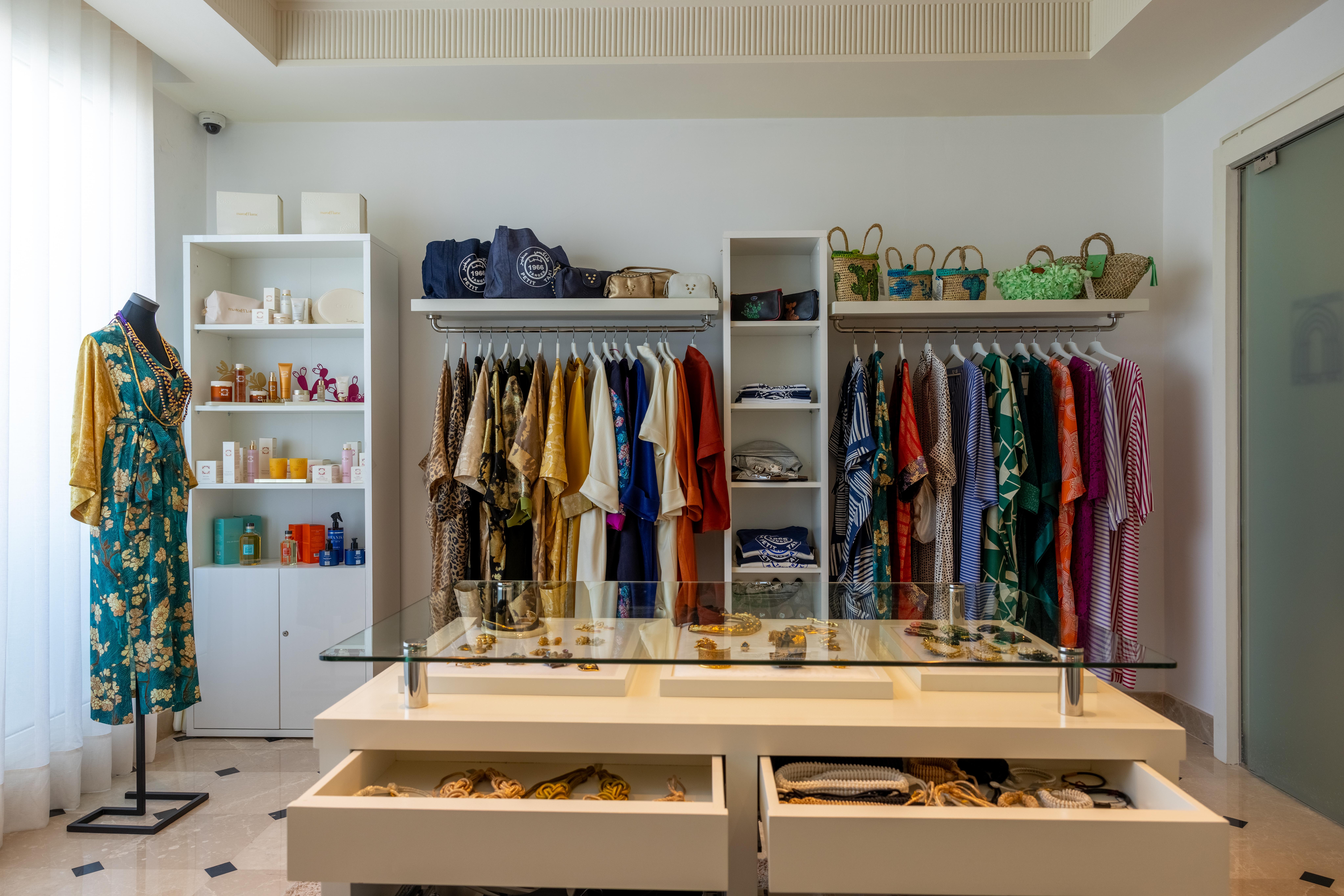 LA BOUTIQUE BY LAS CHICAS